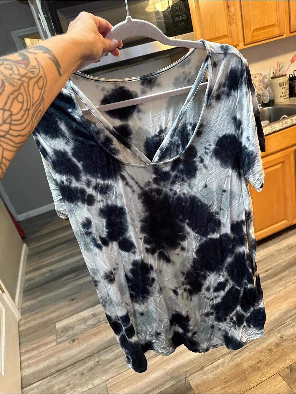Women’s Tie-Dye V-Neck Short Sleeve Top